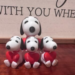 cute snoopy holding a heart(4 pieces 1 big 3 medium)